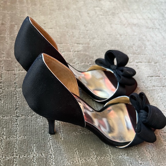 Badgley Mischka size 8 black satin d’orsay open toe pump with tulle bow - Picture 2 of 11